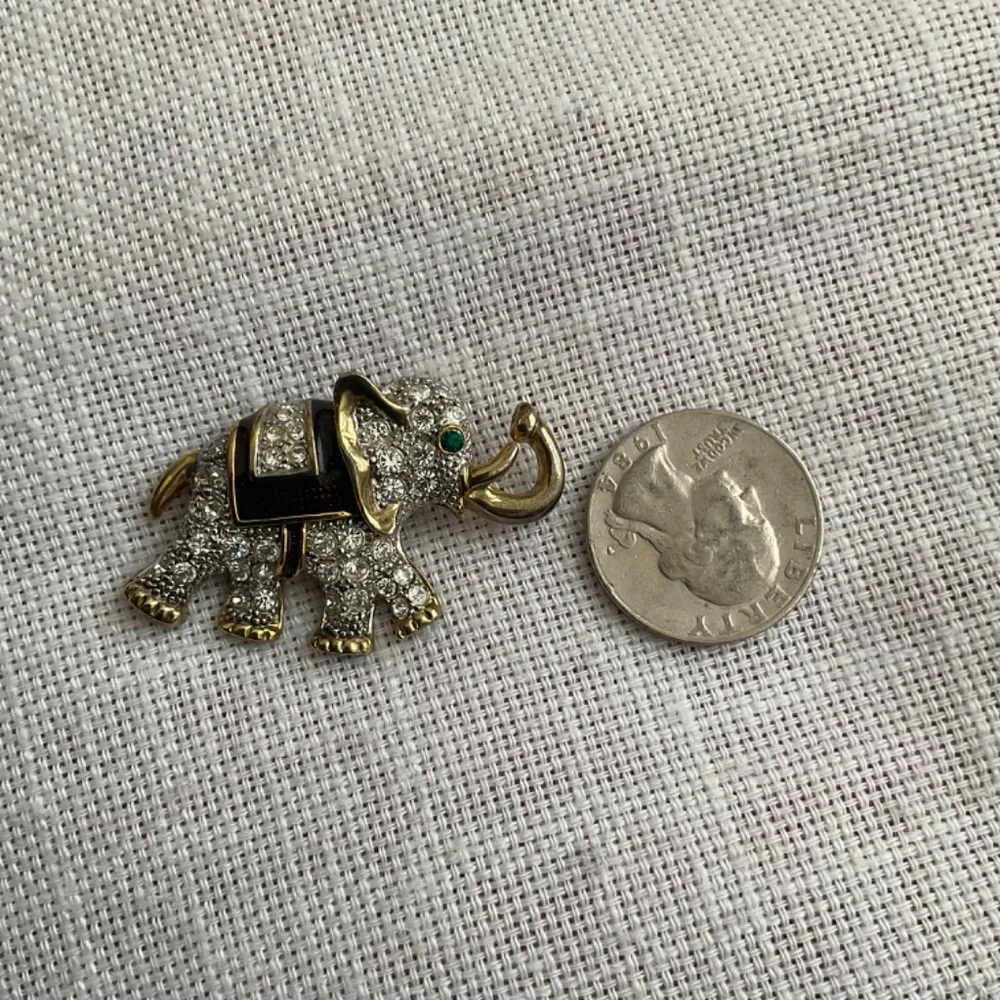 •Vintage Rhinestones Elephant Brooch Pin